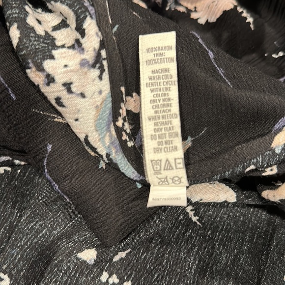 American rag hi Lo ruffle edge in front - Picture 7 of 7